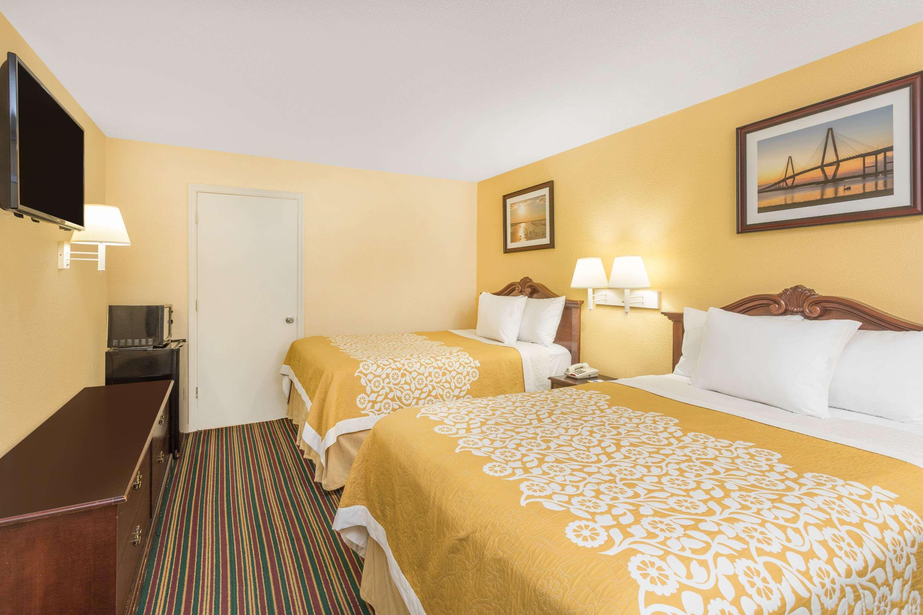 Days Inn By Wyndham Mt Pleasant-Charleston-Patriots Point Exterior photo